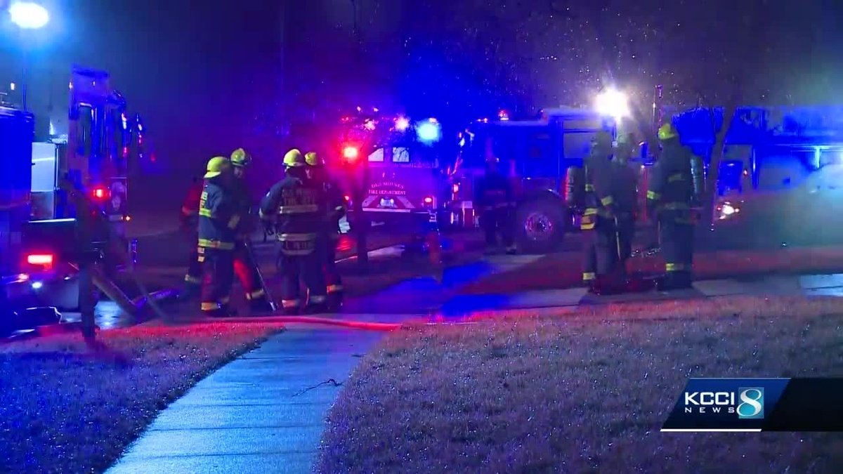 A paper delivery boy was in the right place at the right time Tuesday morning when he spotted a house fire in Des Moines. The home is on East Leach Avenue, north of Easter Lake.