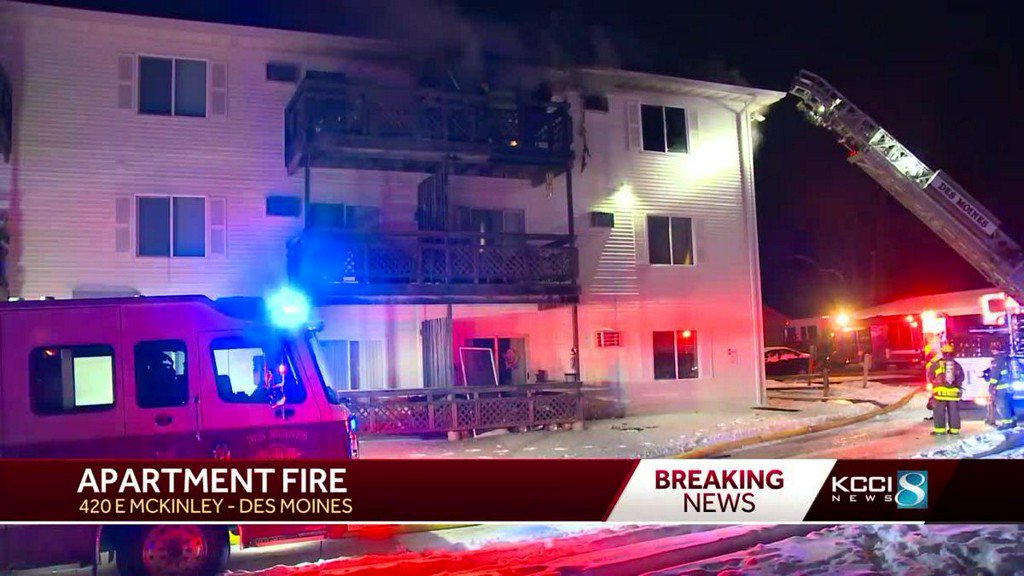12 displaced after fire breaks out at Des Moines apartment    