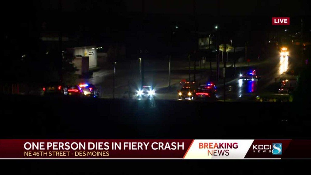 One dead in car crash north of Des Moines