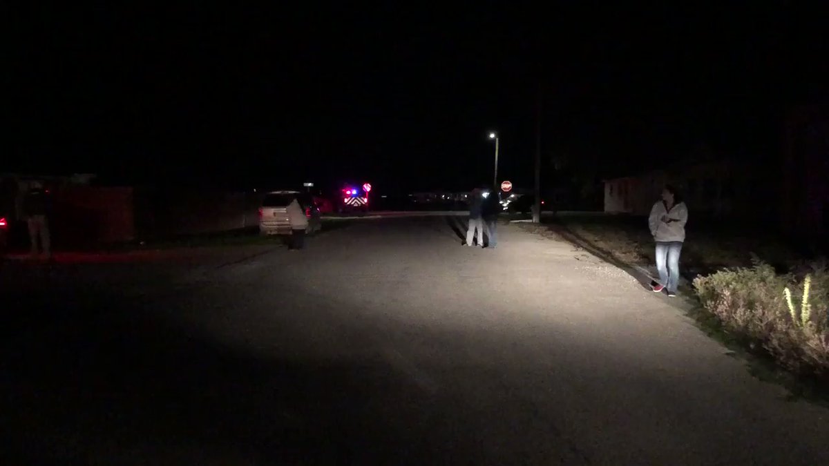 DCI confirms there's a shooting scene. This is one block away from our CGothnerKCCI at SW 6th/ S Summit.