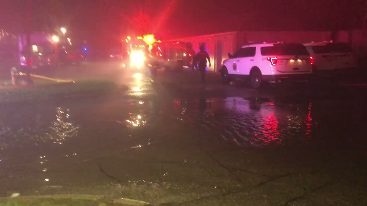 This was 4 hours after the fire call. Standing water, smoke so heavy we couldn't see where the apartment was at. 3 dozen @DSMFireDept firefighters and @DMPolice on scene. 