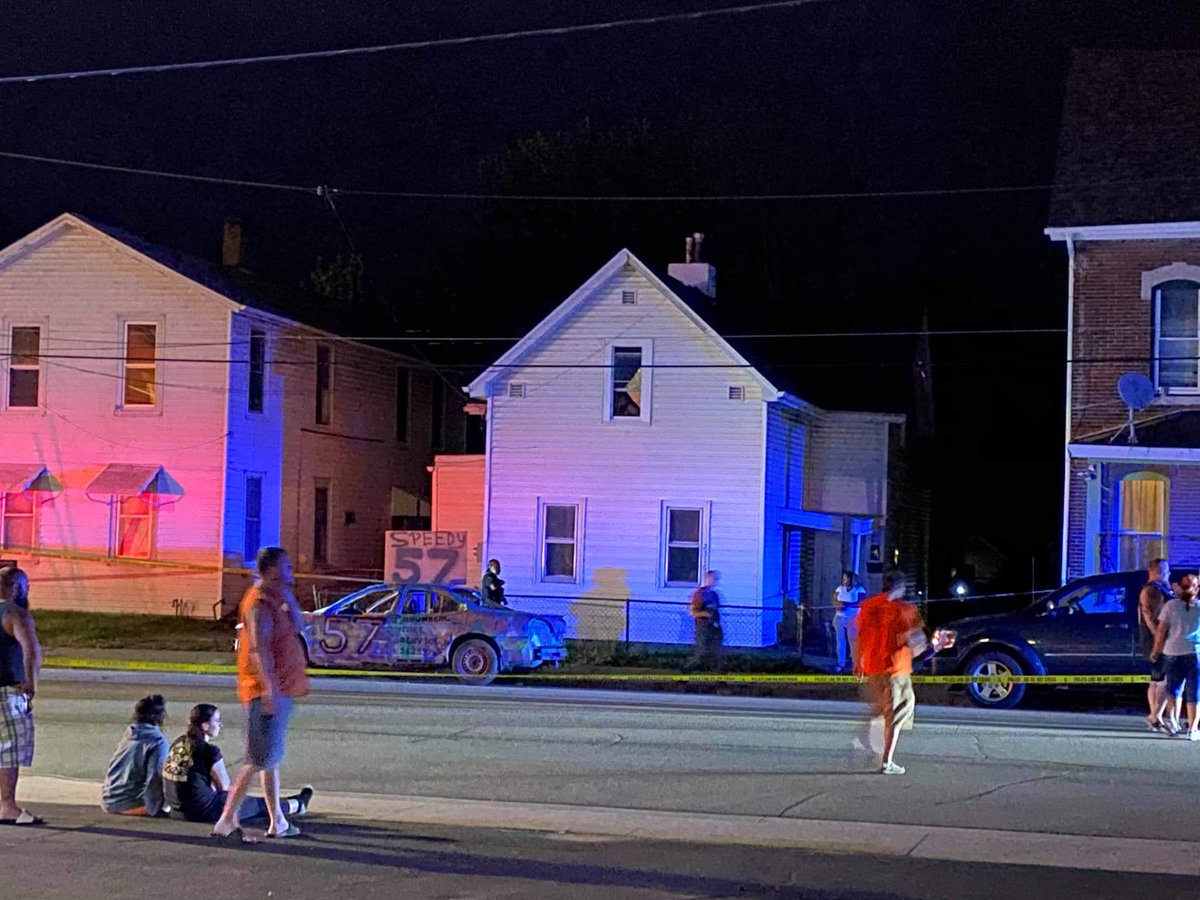 Dubuque Police are currently investigating a shooting that happened Friday night in the 2300 block of Central Avenue.  According to our sources, one subject was shot and transported to a hospital their condition is unknown