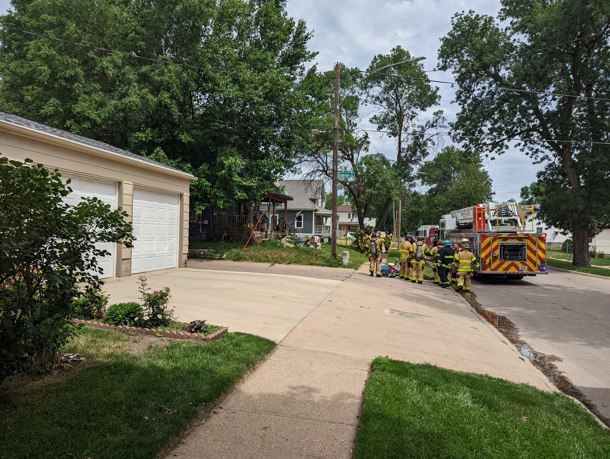 Fire crews are responding to a fire in the 1500 block of Ross Street.  A neighbor tells smoke was billowing from the home. No word on injuries